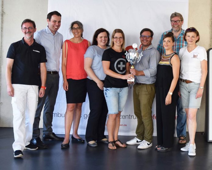 Wanderpokal-wechselt-seinen-Besitzer